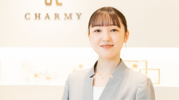 「CHARMY」販売スタッフ Oさんの写真